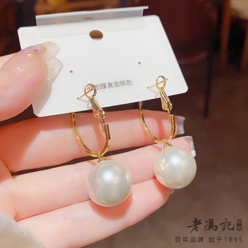 12098426.时尚名媛优雅大施家珍珠耳圈个性夸张百搭