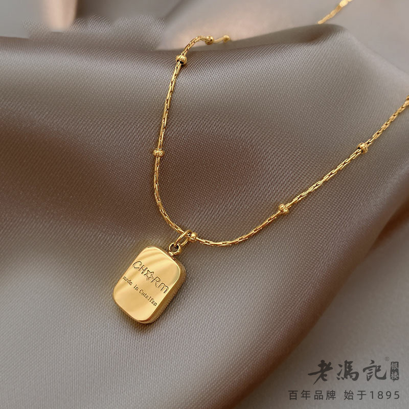 12097939.简约字母方块钛钢镀18K金色轻奢小众百搭方牌锁骨链