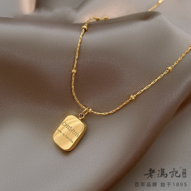 12097939.简约字母方块钛钢镀18K金色轻奢小众百搭方牌锁骨链