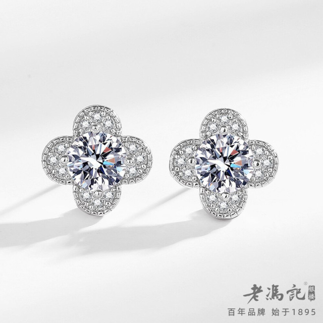 12430472.(明星同款)一克拉微镶锆石四叶草耳钉