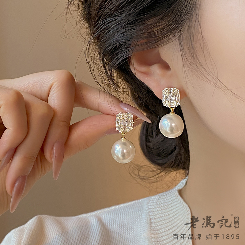 12548432.新品爆款轻奢小众精致方锆耳钉女ins潮百搭气质