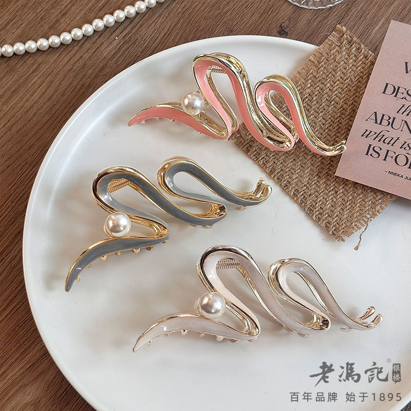 12551740.新品小众轻奢波浪鲨鱼夹大号高级感
