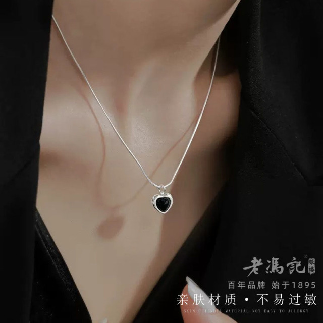 13588126.项链心形黑玛瑙项链女韩版简约轻奢浪漫桃心吊坠锁骨链送女友