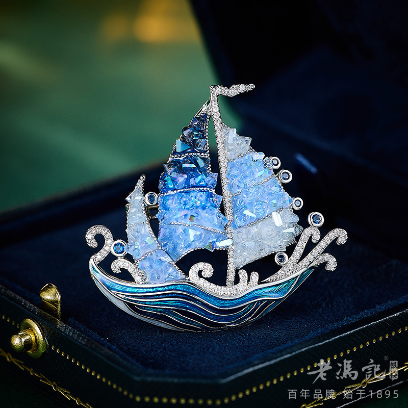 13654201.一帆风顺蓝色水晶帆船胸针女高级感轻奢大衣