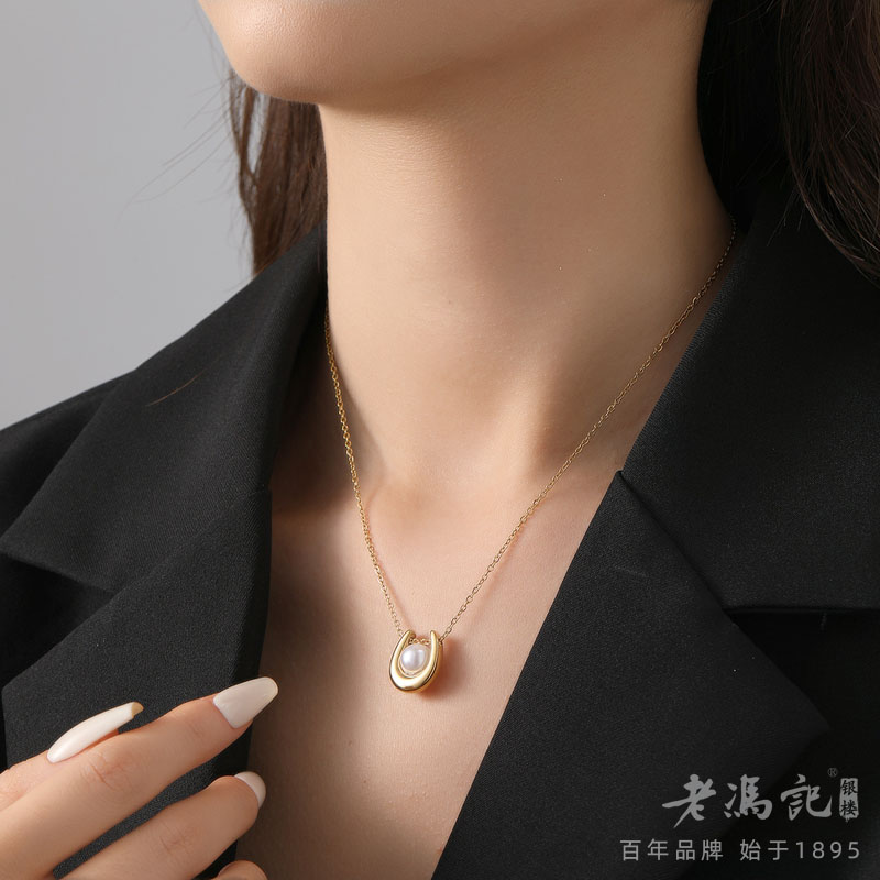 13641504.法式浪漫u形镶珍珠18K色项链高级感轻奢小众精致锁骨链