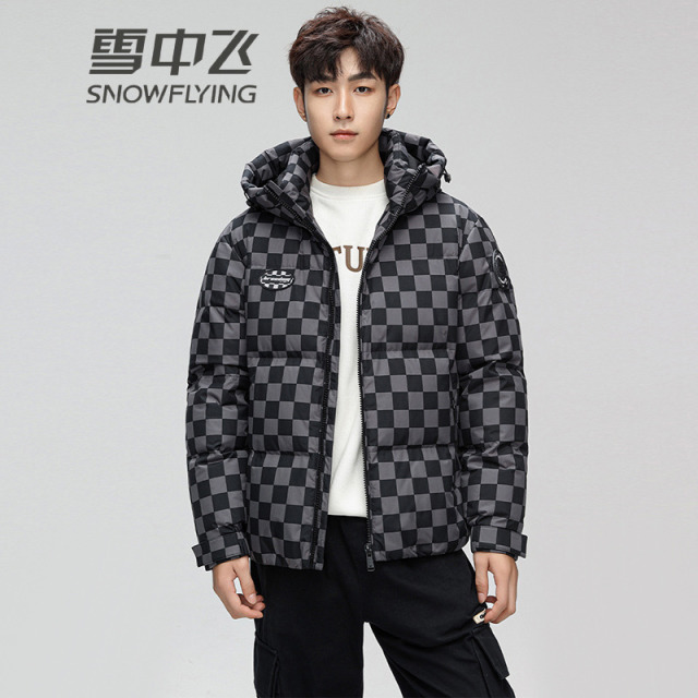 13137977.雪中飞男青年短款时尚羽绒服冬季保暖加厚款男装防风连帽男士外套
