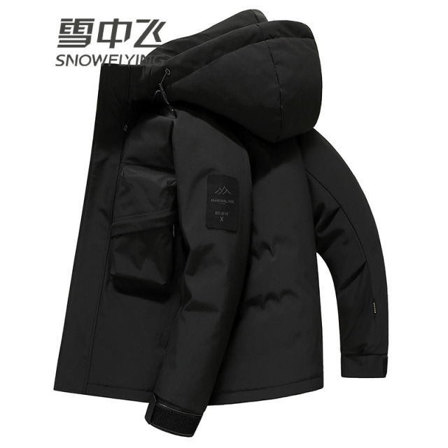 13138070.雪中飞休闲男士短款连帽羽绒服冬季青年百搭舒适防风男装保暖外套