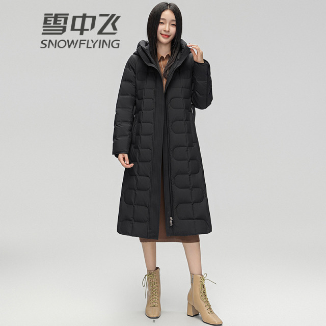 13138181.雪中飞女士长款连帽羽绒服束腰修身气质休闲外套秋冬新款加长加厚保暖