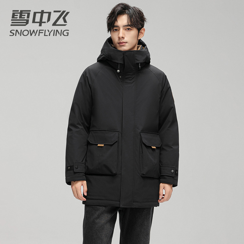 13138579.雪中飞冬季新款男士短款连帽羽绒服时尚潮流户外保暖防寒加厚外套