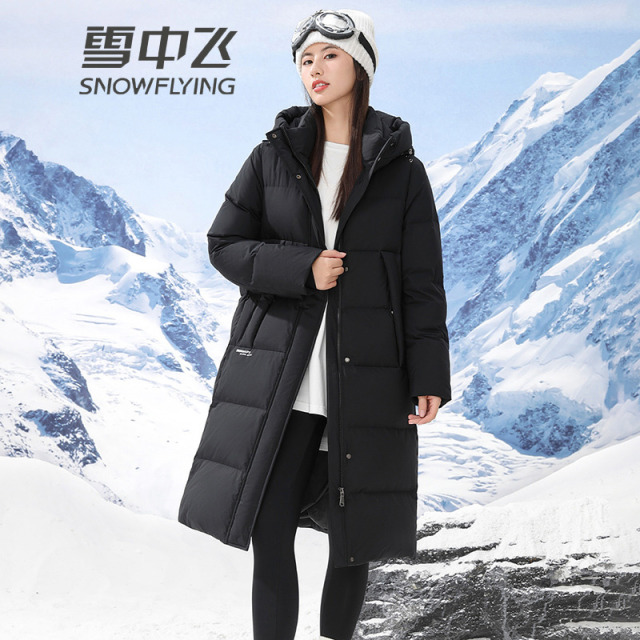 13138596.【降价清仓】雪中飞羽绒服长款过膝女式新款时尚连帽加厚保暖冬季情侣防寒外套
