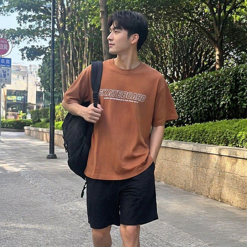 13675021.361°轻薄夏季透气圆领短袖简约男装纯色logo印花运动T恤552429005A