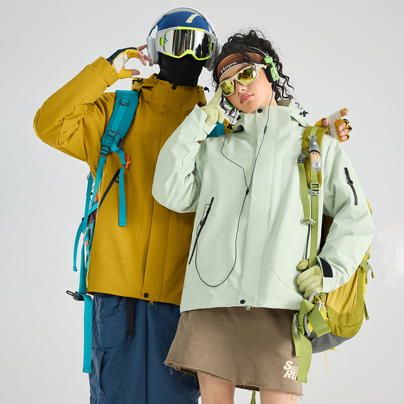 13693635.【衣购思】三合一冲锋外套男女新款秋冬季外套防泼水大码登山服