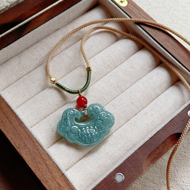 12629548.晶芭莎 天然翡翠A货精雕如意吊坠蓝水玉石项链