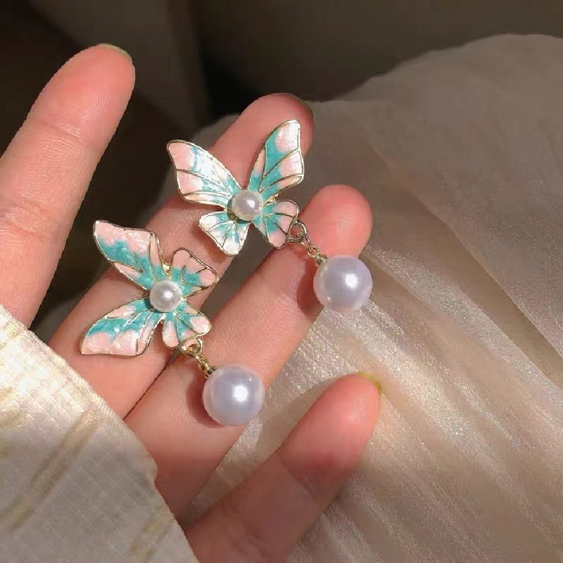 11813241.晶芭莎 小众设计珐琅蝴蝶施家珍珠耳钉女轻奢高级感
