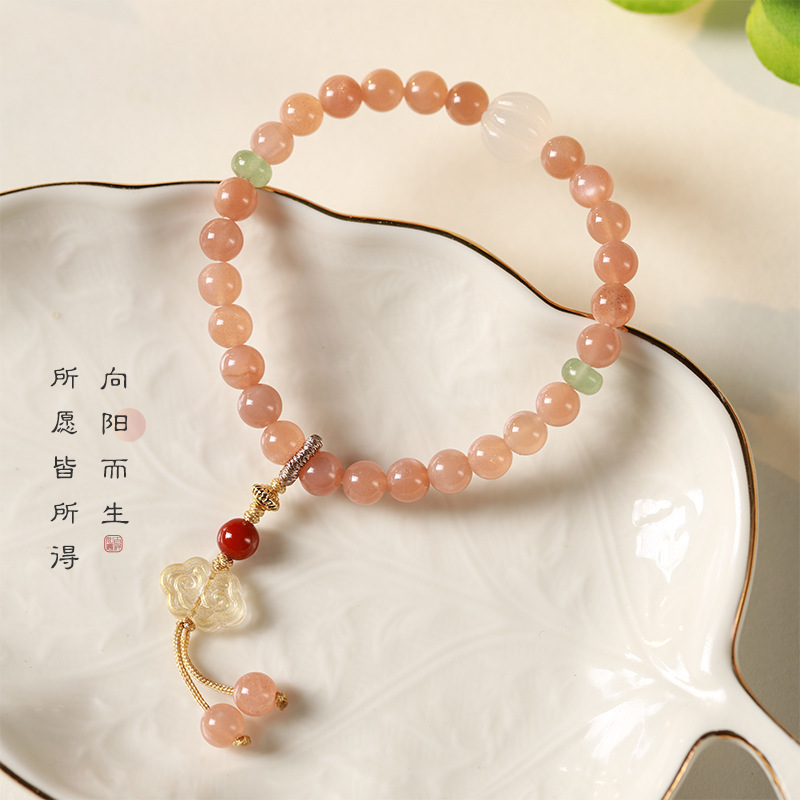 12629034.晶芭莎 文艺小清新女轻奢手链天山翠搭太阳石祥云穗子手链