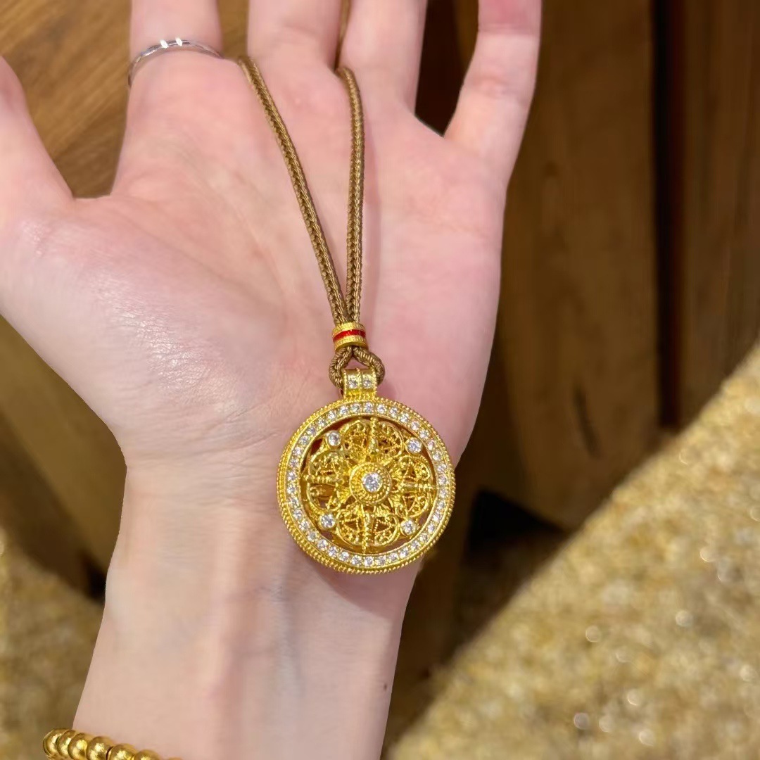 13162540.晶芭莎 古法沙金可旋转镶钻八宝罗盘长款吊坠项链新中式轻奢高级感