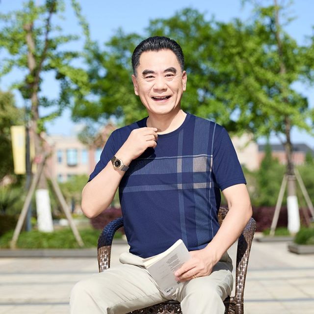 13438887.雄狮爸爸圆领短袖t恤男夏季新款中年男士爸爸装上衣服男装父亲夏装