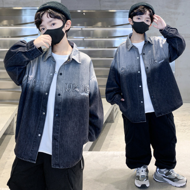 12939742.男童春秋款中大童牛仔渐变板正长袖牛仔衬衫