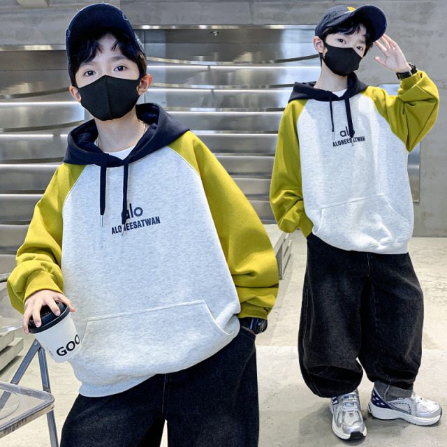 12939661.男童春秋款中大童印花连帽拼接大口袋卫衣