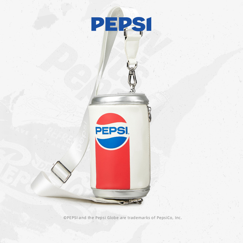 10817864.Pepsi百事 经典可乐罐造型情侣出游通勤街拍高级感单肩斜挎包