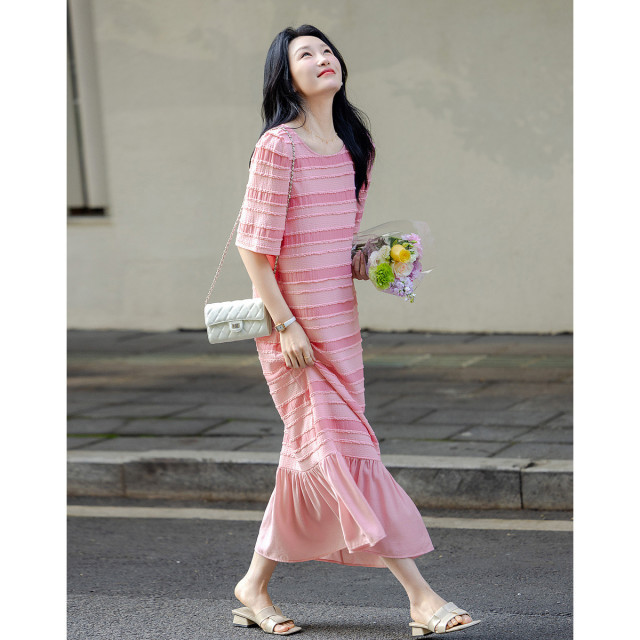 10849795.【半熟恋人】夏季甜美风设计感拼接下摆圆领条纹连衣裙女中长款