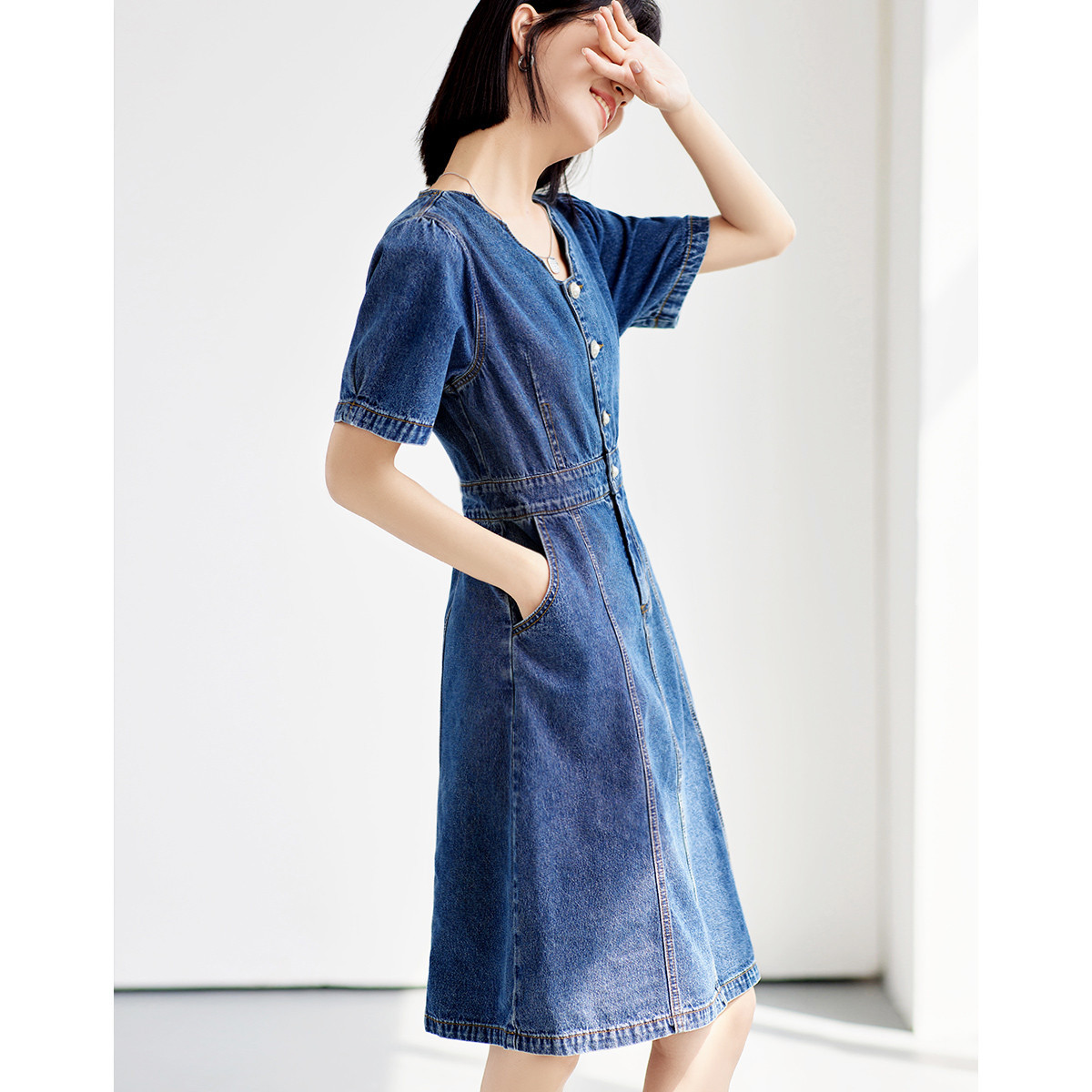 11064274.瑞品集团JEANS【牛仔收腰连衣裙】夏款通勤珍珠扣泡泡短袖连衣裙女中长款