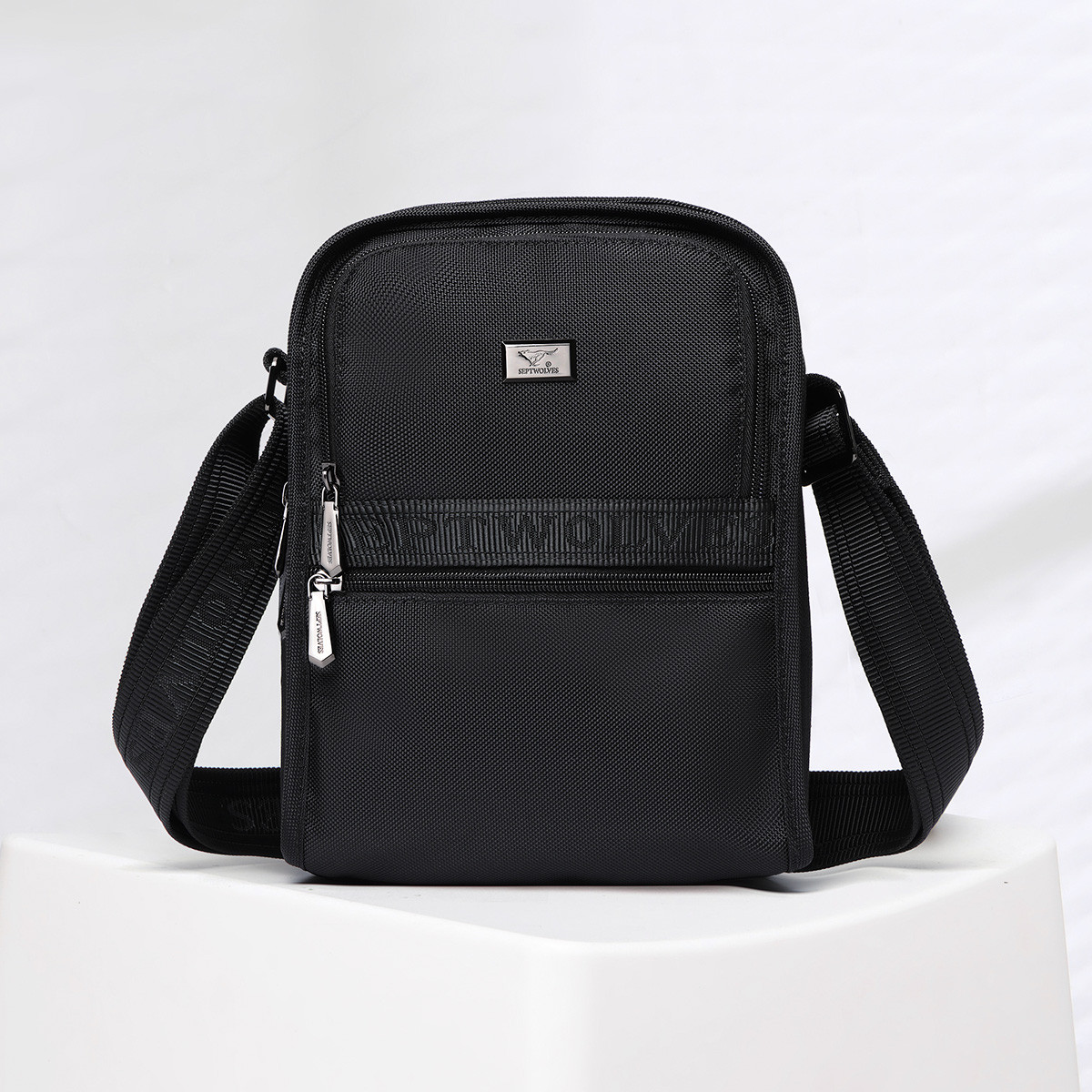 13435096.七匹狼可扩容多功能斜挎包休闲单肩包男士挎包