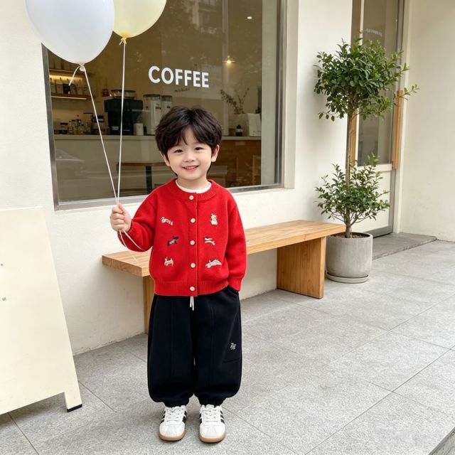 13756982.线缃缘童装毛衣儿童卡通毛衣外套秋季女童针织上衣男童红色开衫