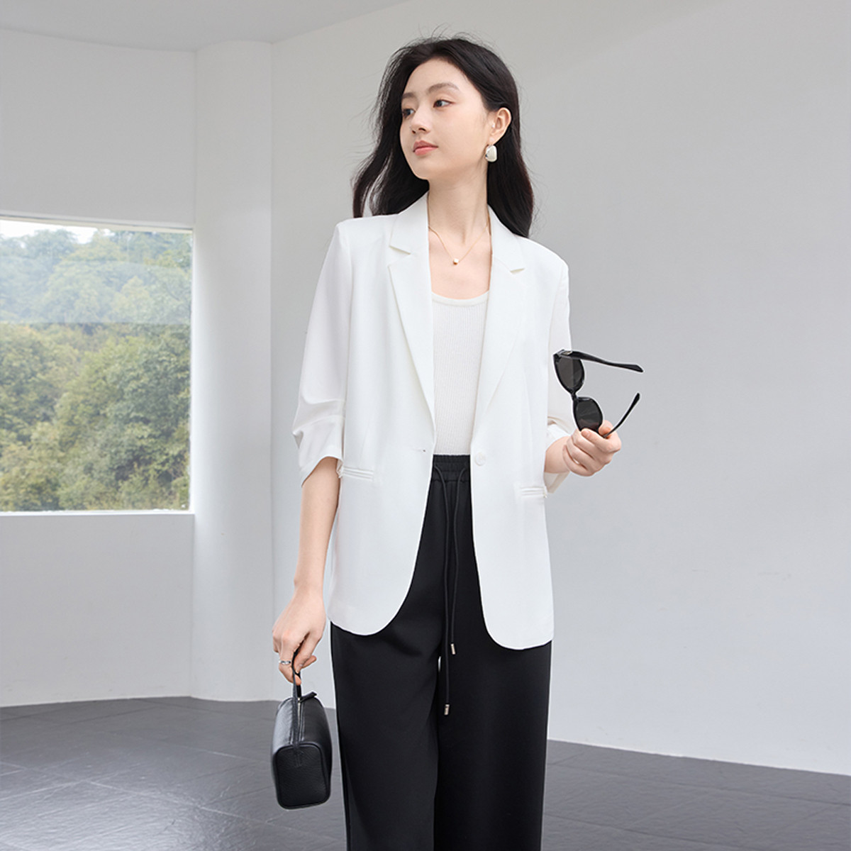 12273223.香影白色廓形西装外套女2025夏季新款高级感职业通勤休闲薄款西服
