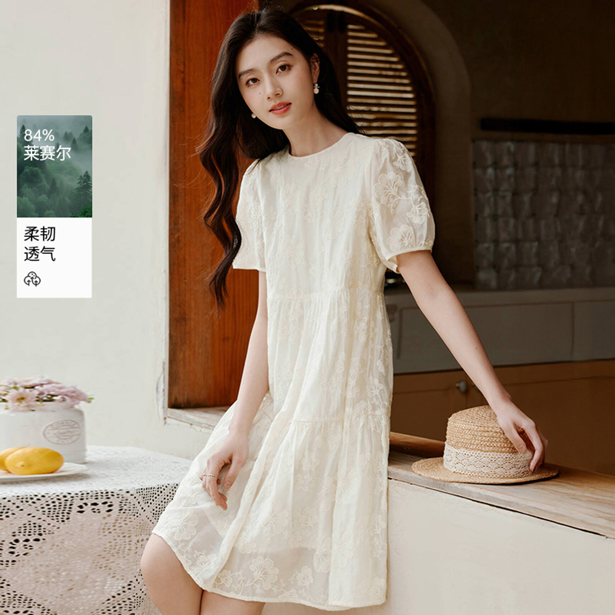 12273187.香影重工刺绣天丝连衣裙女2025夏季新款米白色泡泡袖小个子娃娃裙