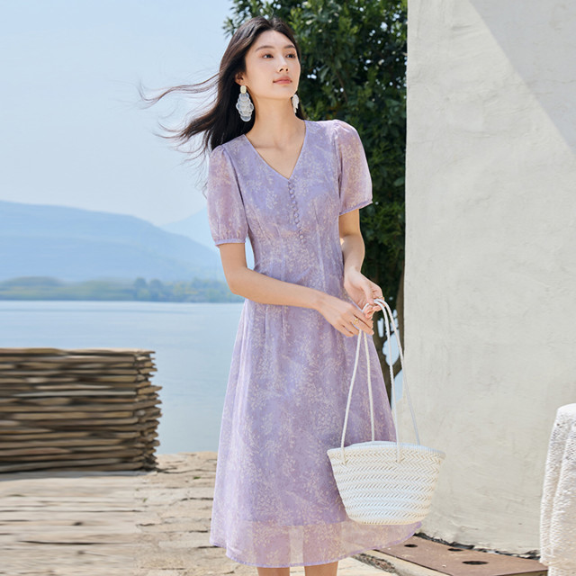 12273237.香影紫色碎花裙连衣裙女2025夏装新款高腰欧若风法式v领雪纺裙子
