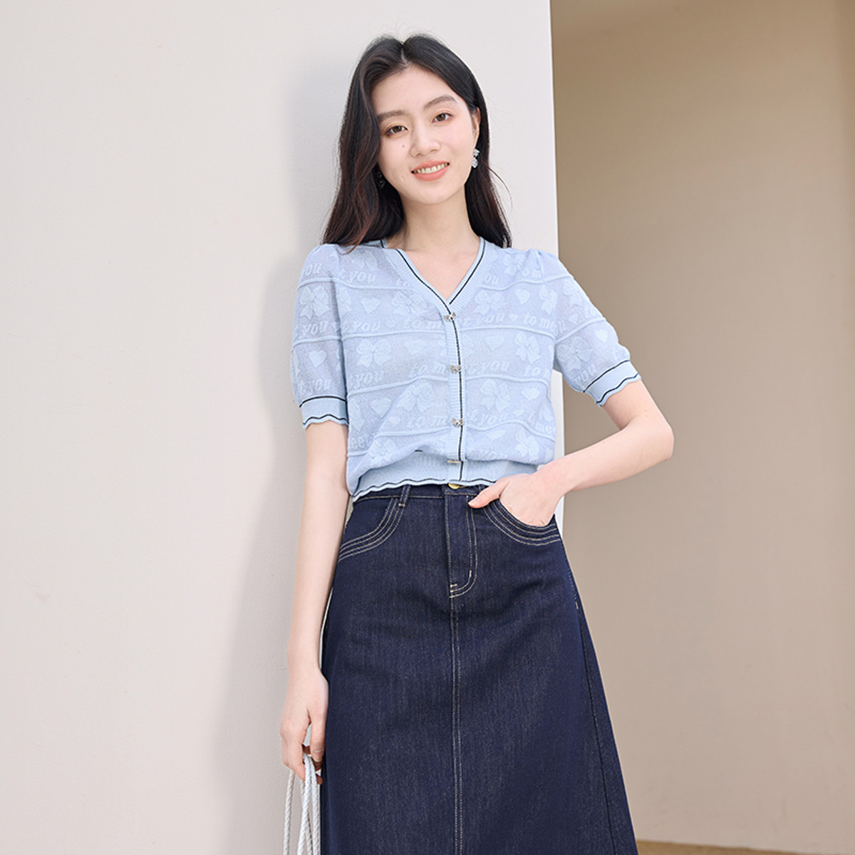 12332072.提花蝴蝶结v领薄款针织衫
