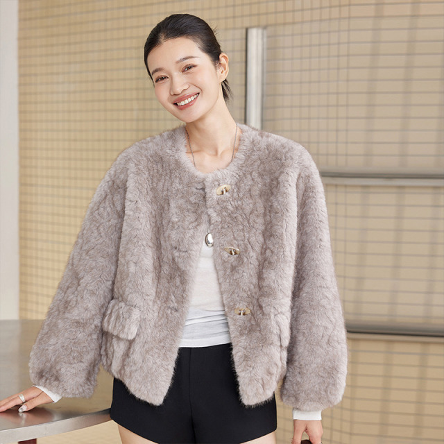12723705.兽王冬季新款女士金貂绒圆领复古牛角扣百搭短款加厚仿皮草外套