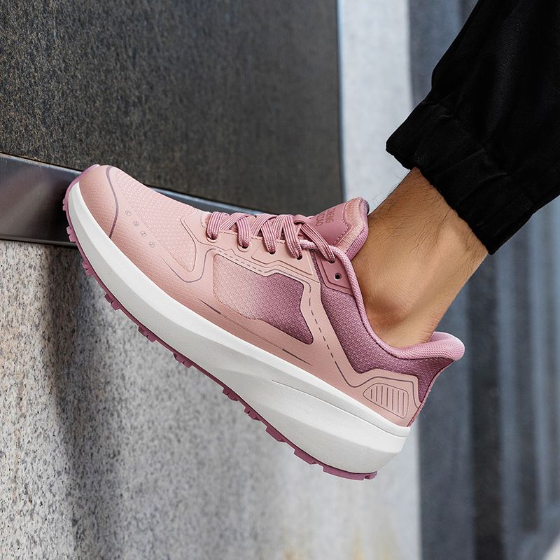 13093587.品牌老人鞋女广场舞鞋防滑软底秋冬季磁震动脉冲按摩鞋保暖运动鞋