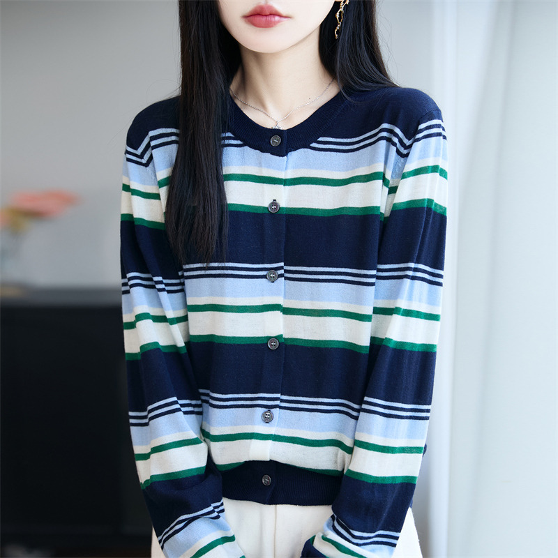 12479627.牧冬羊精纺羊毛复古条纹针织短外套
