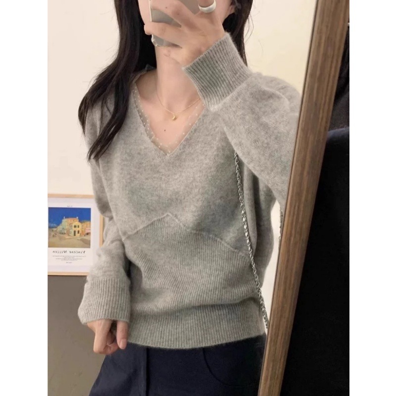 12698368.牧冬羊V领波点花纹针织衫