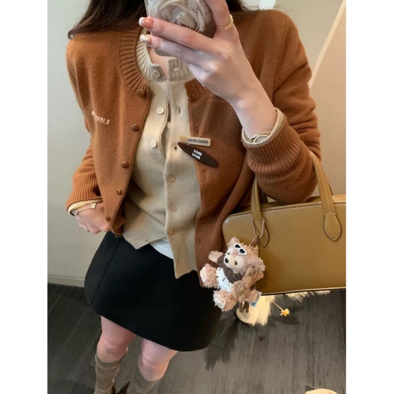 12752697.牧冬羊MIUMIU同款圆领刺绣针织短外套