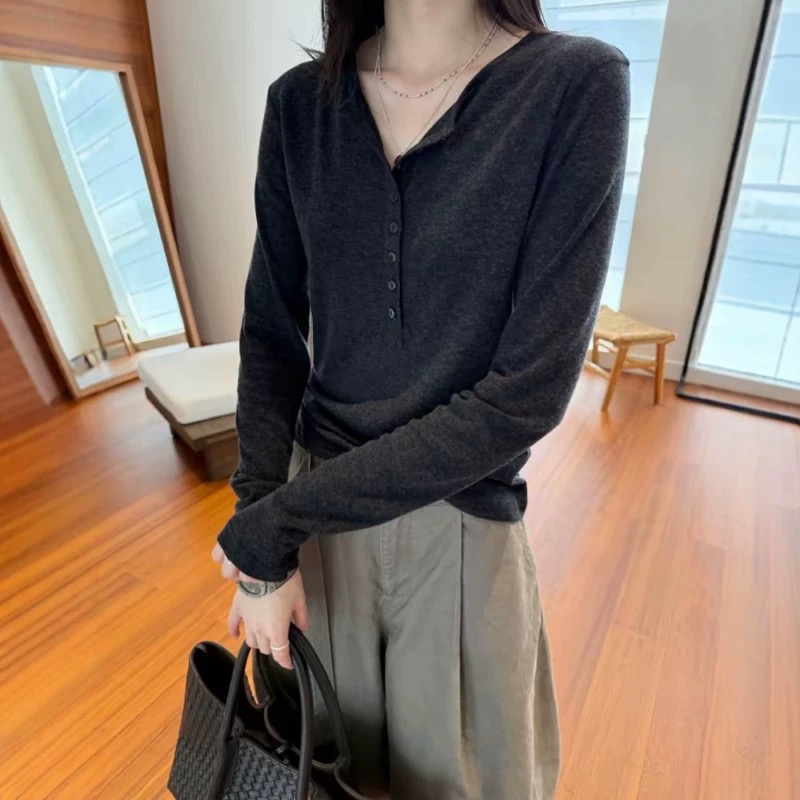 13775673.牧冬羊精纺羊毛单排扣半开领针织衫