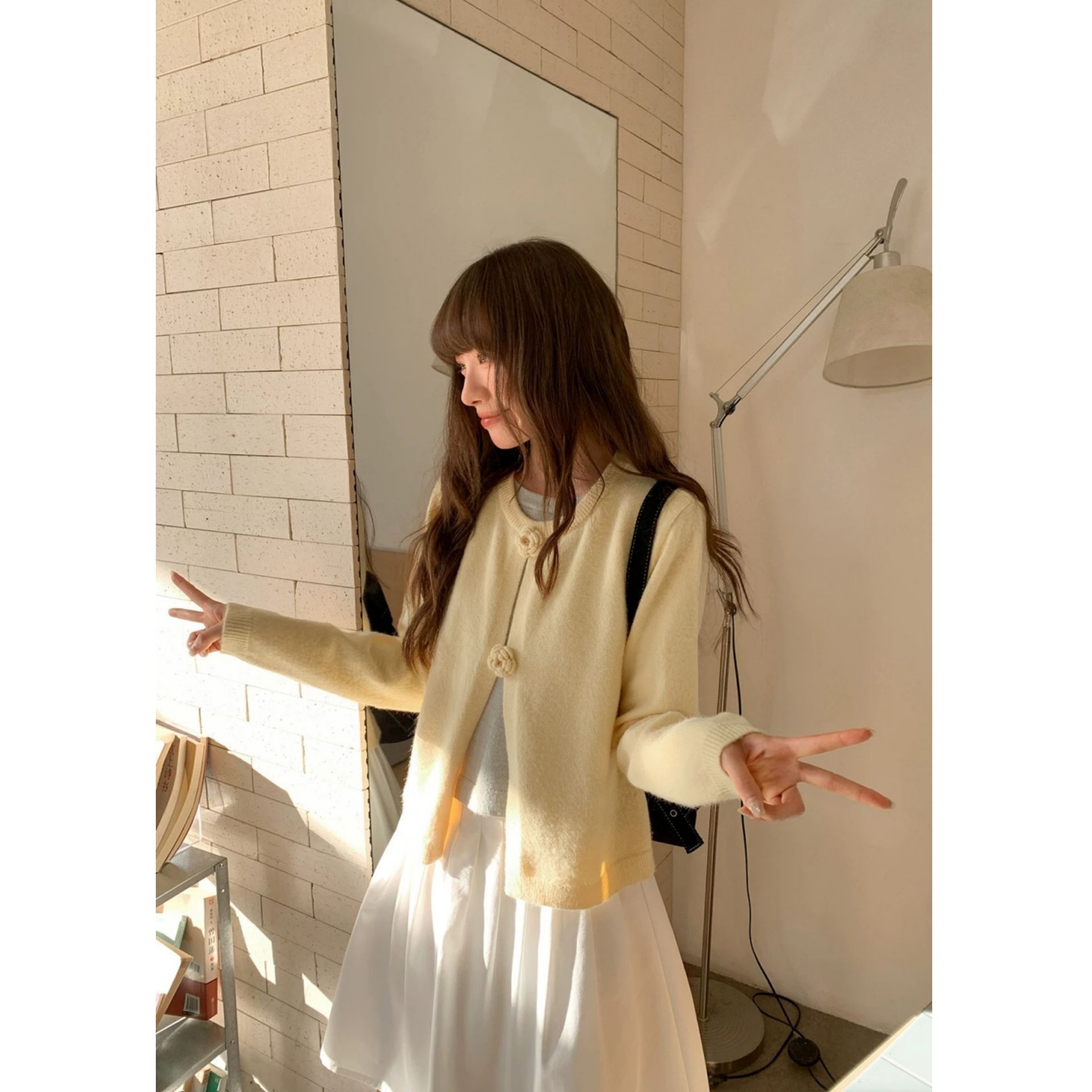 13775721.牧冬羊假两件立体钩花花朵针织短外套
