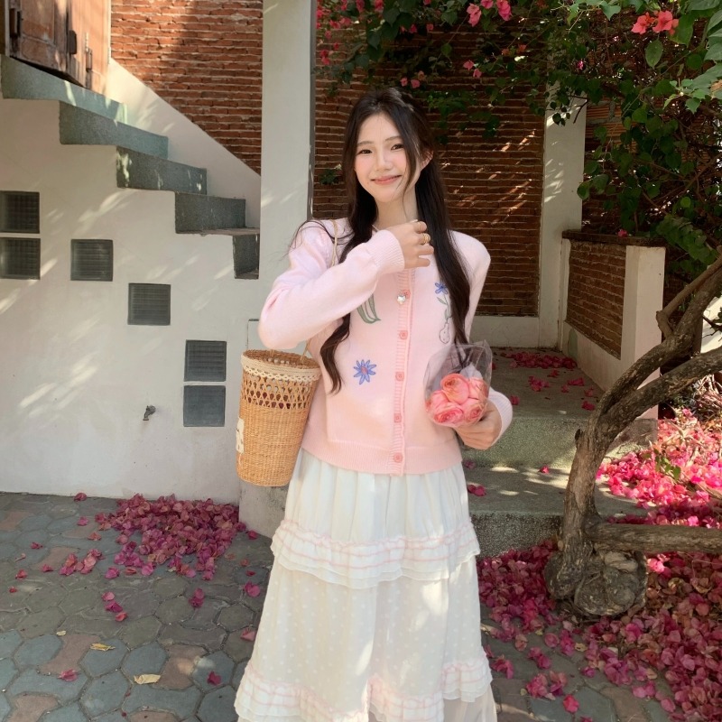 13775727.牧冬羊粉色刺绣小花翻边领针织短外套