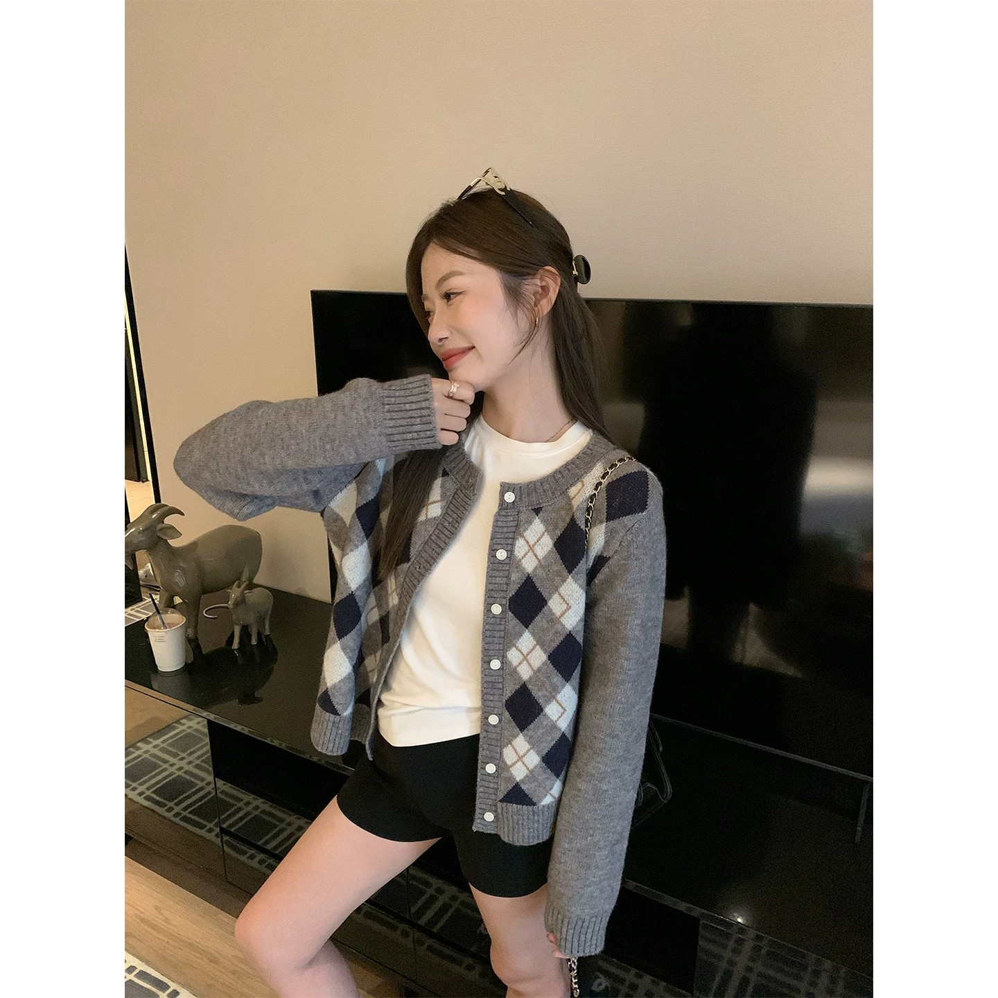 13835478.牧冬羊圆领菱形格复古学院针织短外套