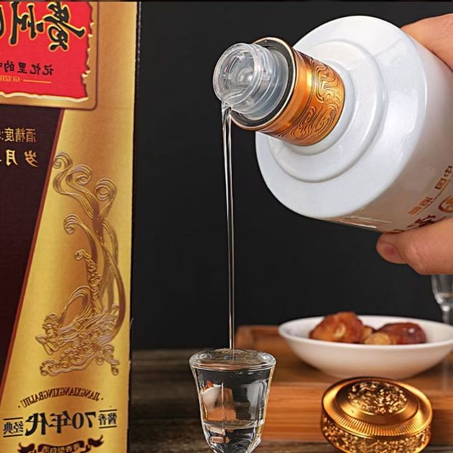12650454.屹匠高端白酒贵州国宾酒70整箱6瓶53度白酒高贵手提礼盒酱香型尊享送礼高档伴手礼