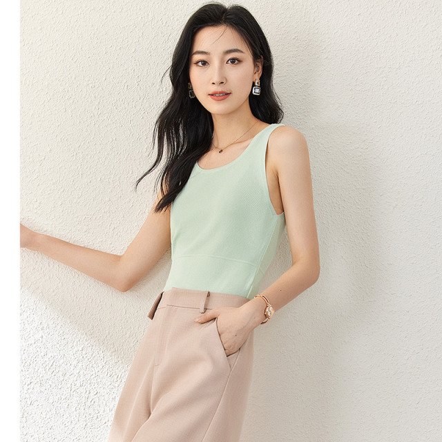 9161970.欧昵雪【简约性感吊带背心】夏季新品时尚U型领修身女士打底衫