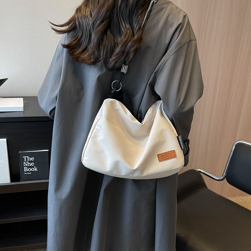 9359658.EH帆布包女春夏季斜挎包大容量布包ins韩风新款简约百搭单肩枕头包
