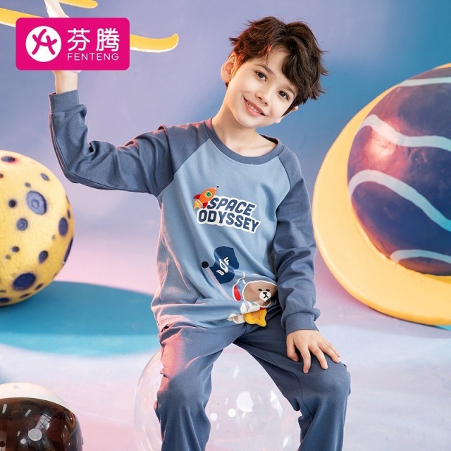 9466909.芬腾【纯棉布朗熊联名】秋季休闲圆领英文长袖童装家居服男童睡衣