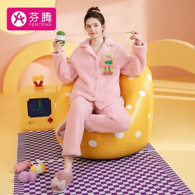 10801244.芬腾【俏皮鳄鱼南芙泡绒】秋冬翻领开衫穿保暖家居服套装女士睡衣女