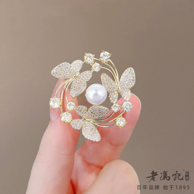 9913196.(超值爆款)蝴蝶飞舞满天星精致高级感胸针