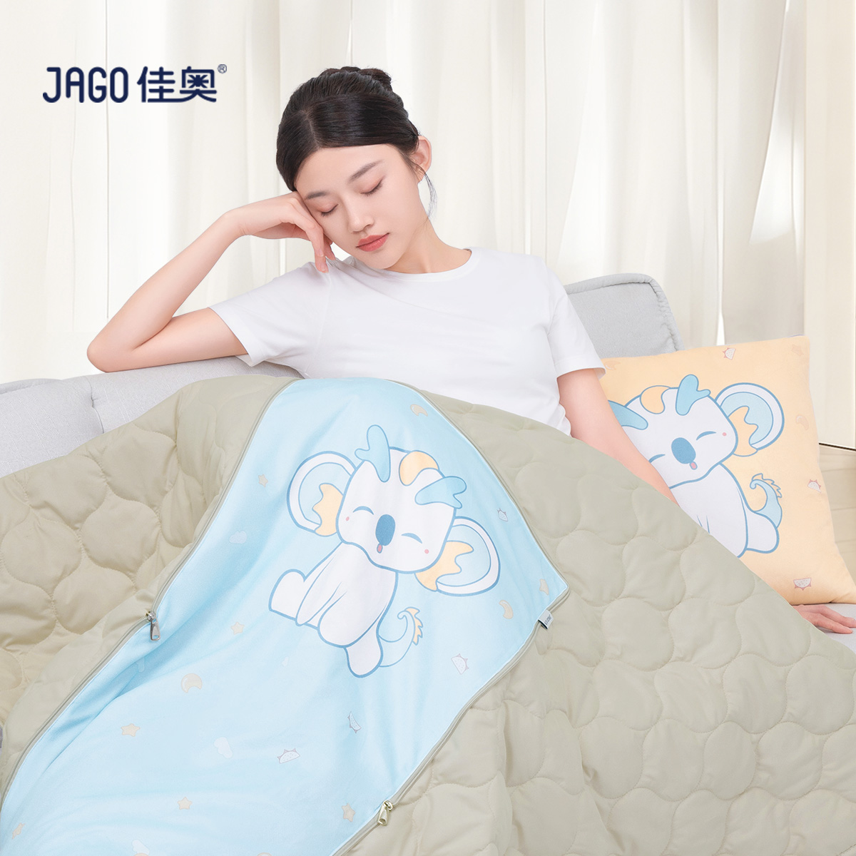 12232551.JAGO-佳奥-龙年限定抱枕被子两用汽车办公室保暖被午休毯