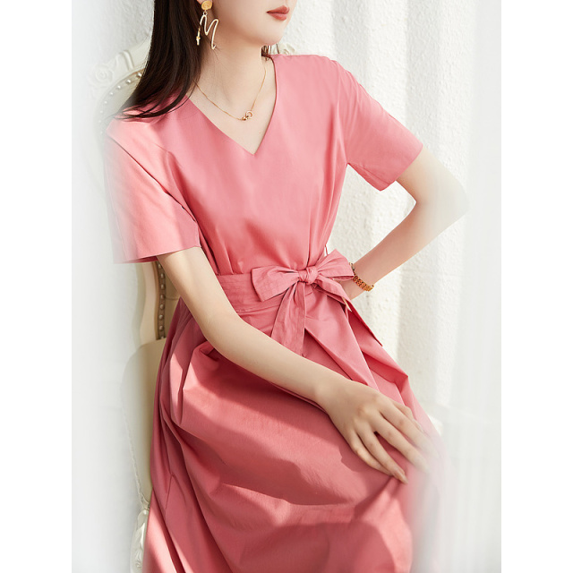 8889553.德玛纳V领大摆X型连衣裙女中长款