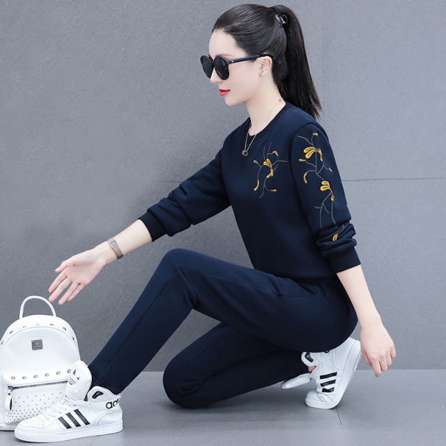 8902376.七玻威女款春秋韩版时髦运动时尚圆领显瘦简约套装【七玻威女装1】